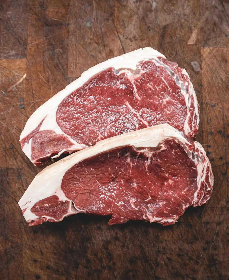 Rindfleisch-Teilstücke auf dem Zuschnittbrett – der Kilopreis hängt vom Teilstück ab